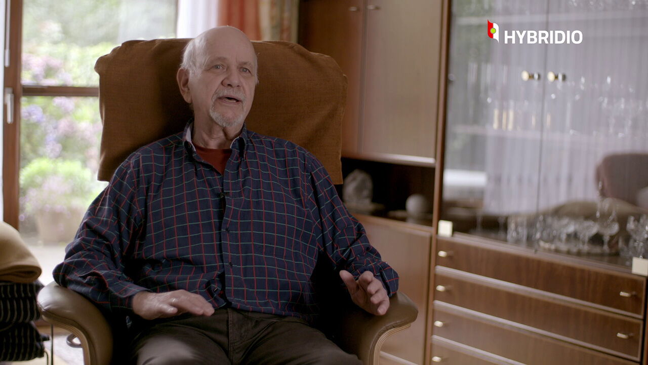 „Ich nutze die Vorteile beider Systeme.“ –  Im Hause der Familie Busch wird eine neue Gasheizung in nur zwei Tagen sinnvoll um eine Wärmepumpe ergänzt.